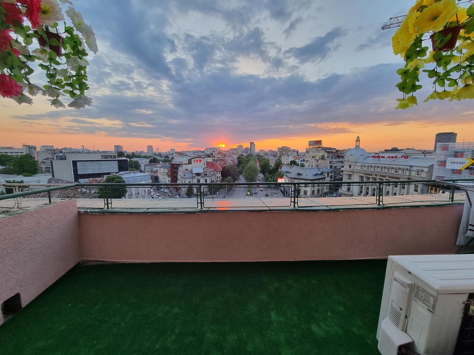 Panorama View With Terrace Apartment Bucharest Exterior photo